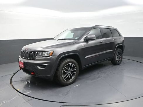 Used 2018 Jeep Grand Cherokee Trailhawk AWD/4WD image 3
