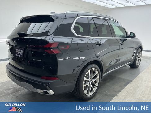 Used 2026 BMW X5 xDrive50e image 4