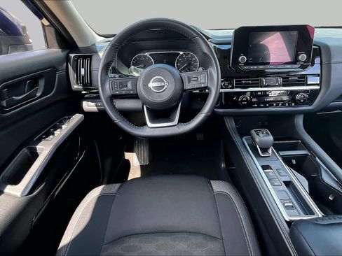 Used 2025 Nissan Pathfinder SV FWD image 6