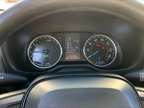 Used 2022 Toyota RAV4 LE image 18