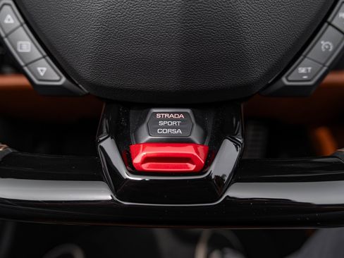 Used 2024 Lamborghini Huracan EVO image 15