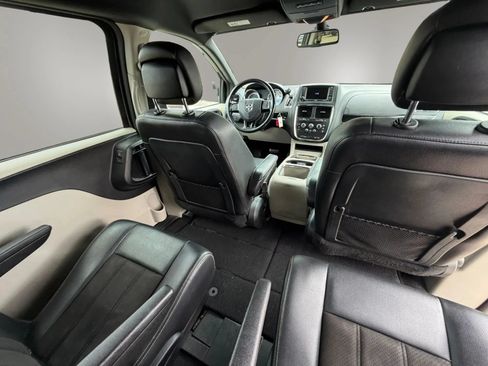 Used 2020 Dodge Grand Caravan SXT FWD image 28
