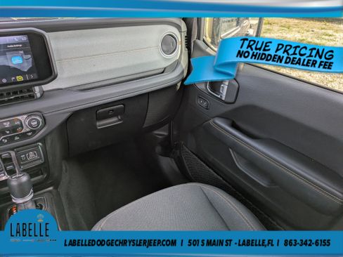 Used 2025 Jeep Wrangler Unlimited Sahara w/ Safety Group AWD/4WD image 15