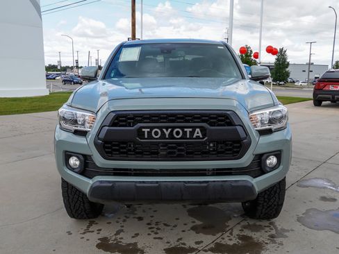 Certified 2022 Toyota Tacoma TRD Off-Road AWD/4WD image 3