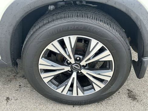 Used 2023 Nissan Rogue SV w/ SV Premium B Package image 5