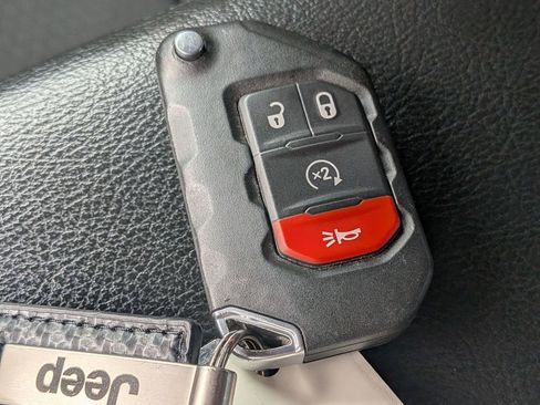 Used 2020 Jeep Wrangler Unlimited Rubicon w/ Quick Order Package 28Y Recon AWD/4WD image 36
