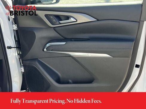 Used 2026 Chevrolet Traverse LT w/ Driver Confidence Package AWD/4WD image 24