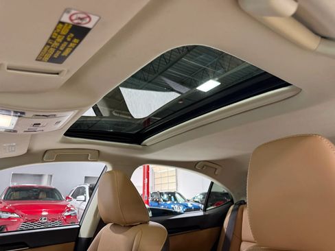 Used 2017 Lexus ES 350 w/ Premium Package FWD image 16