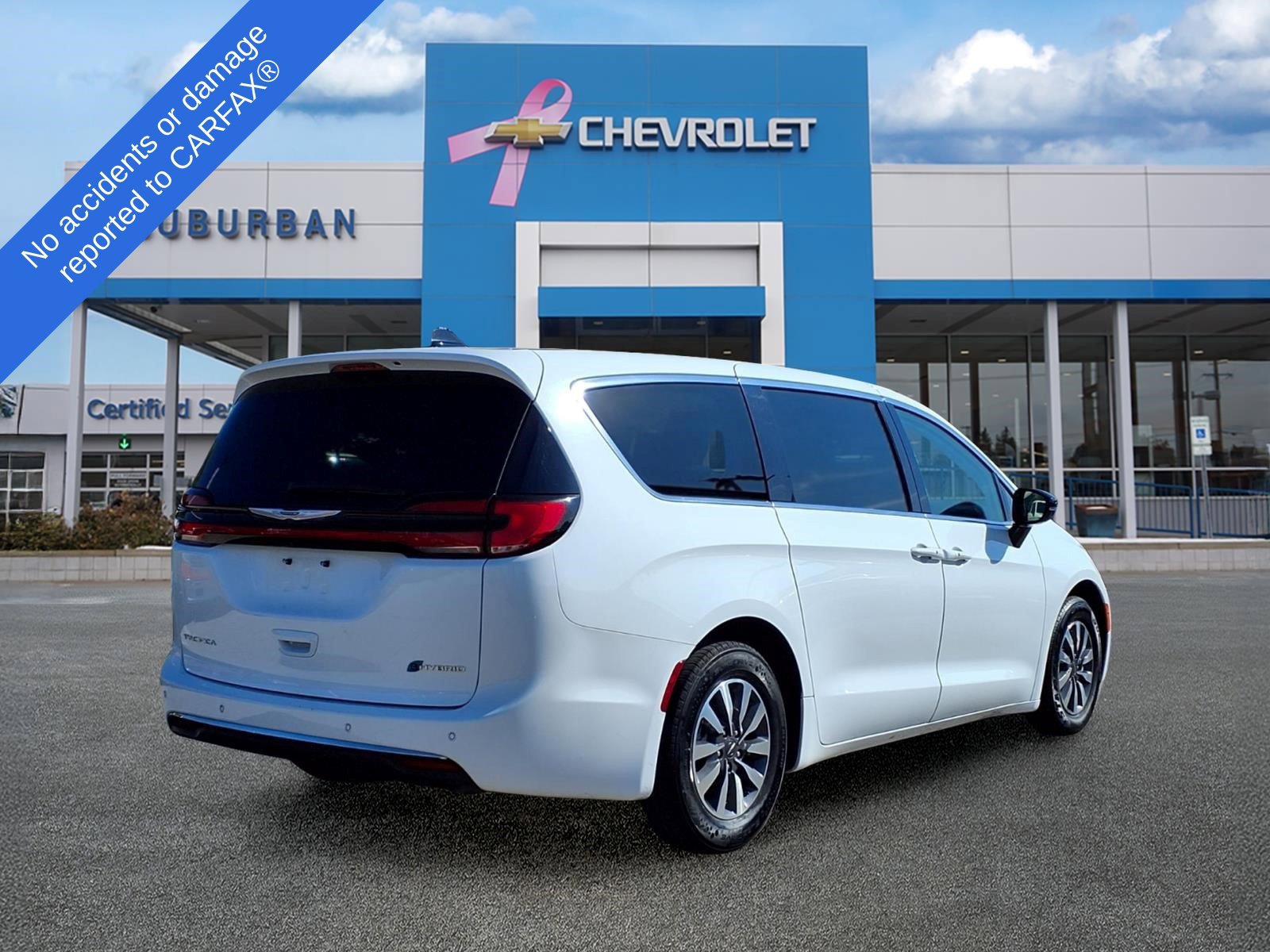 Used 2024 Chrysler Pacifica Limited FWD image 5