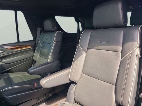 Used 2023 Cadillac Escalade Premium Luxury AWD/4WD image 8
