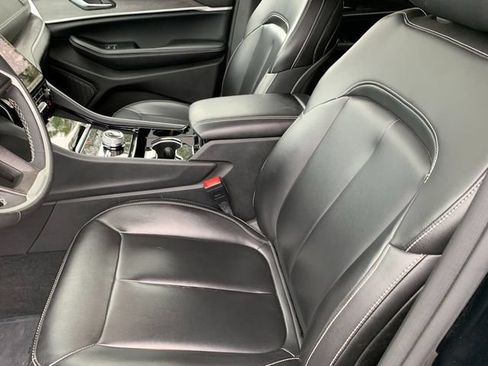 Used 2023 Jeep Grand Cherokee Limited AWD/4WD image 15