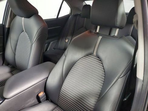 Used 2019 Toyota Camry SE w/ Convenience Package FWD image 16