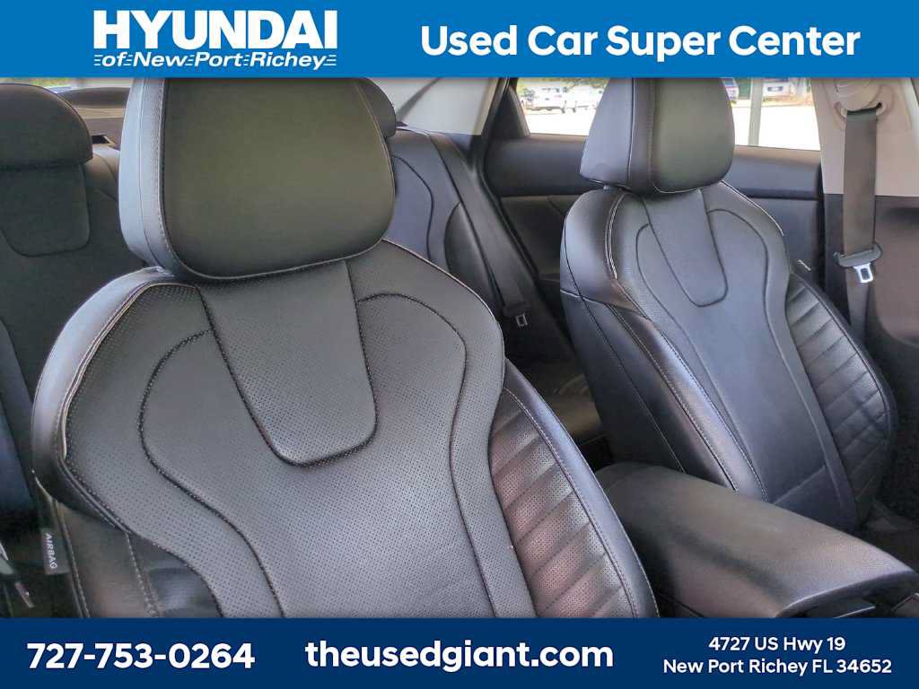 Used 2023 Hyundai Elantra Limited FWD image 6