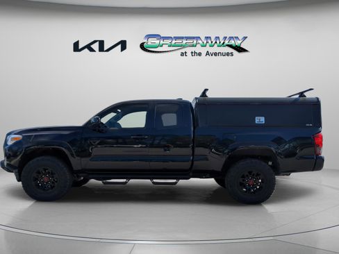 Used 2022 Toyota Tacoma SR w/ SR Convenience Package image 27