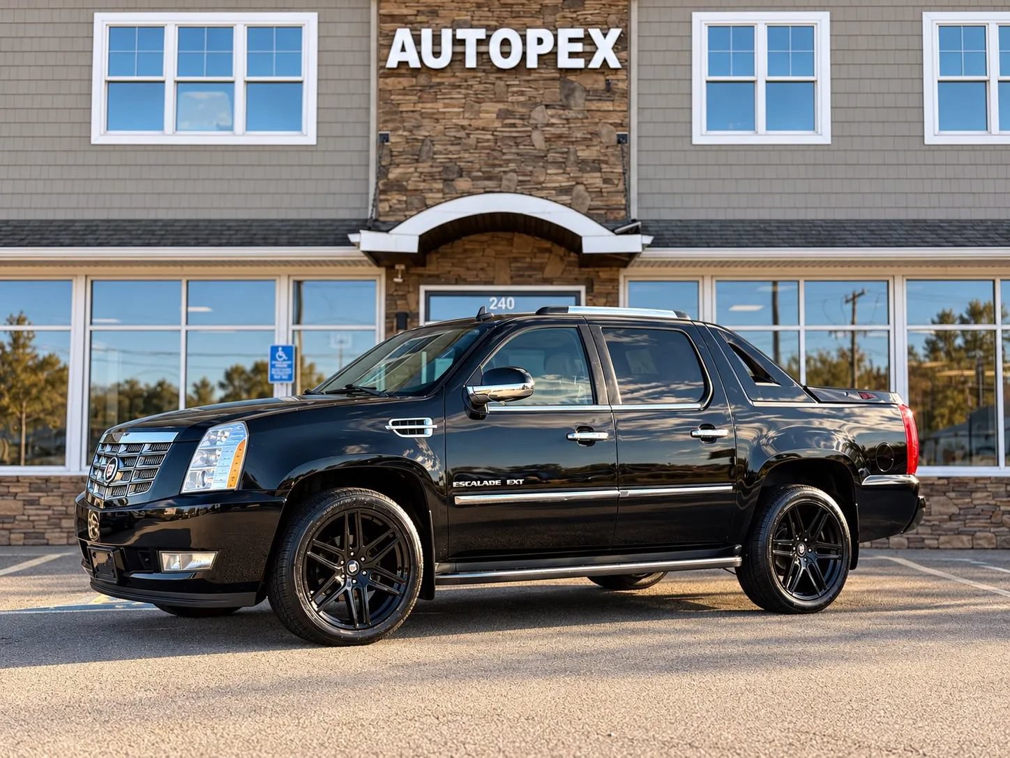 Used 2011 Cadillac Escalade EXT Luxury AWD/4WD image 1