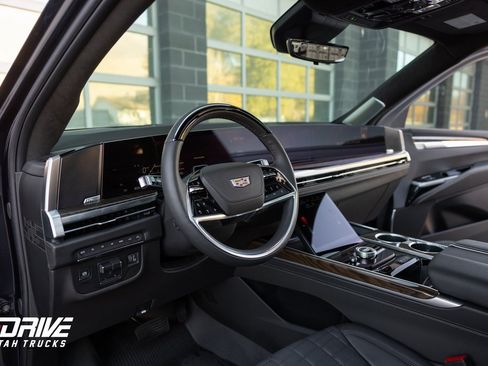 Used 2025 Cadillac Escalade Sport Platinum w/ LPO, ONYX Package image 26