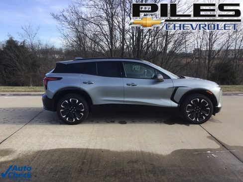 Used 2024 Chevrolet Blazer EV RS image 2