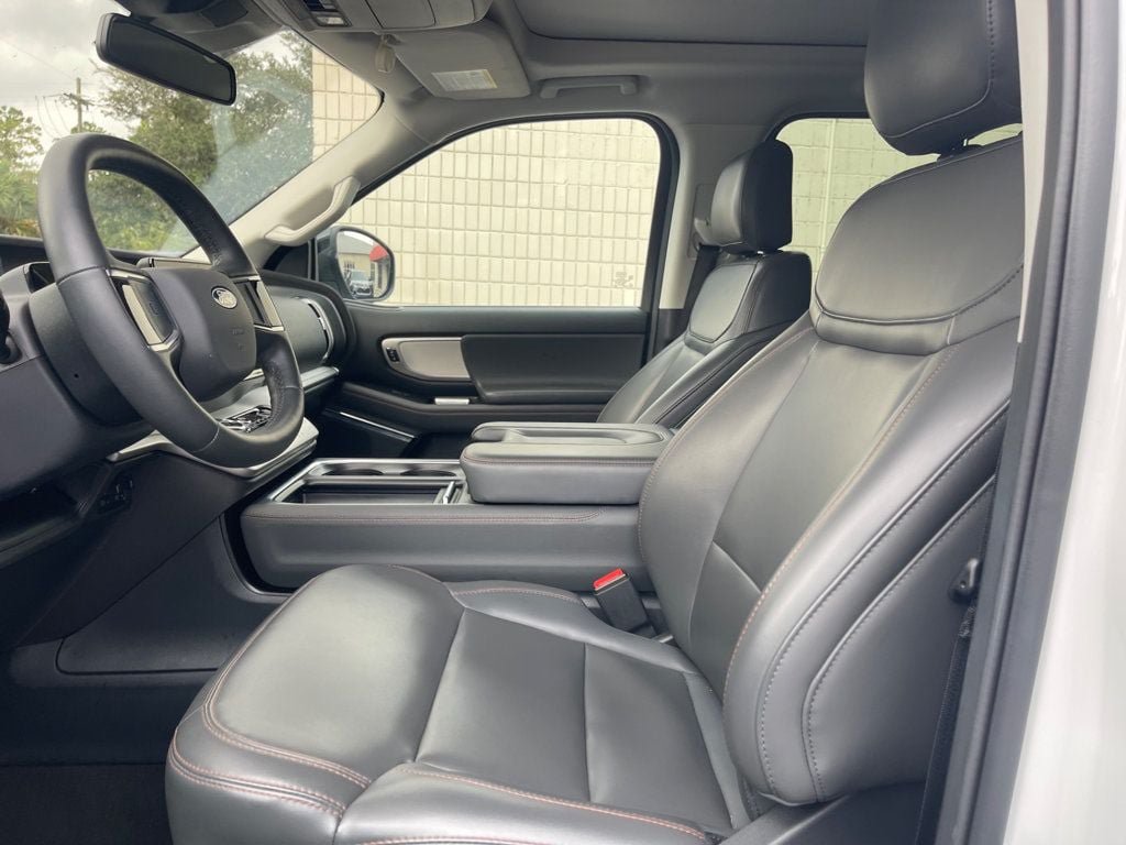 Used 2025 Ford Expedition Active AWD/4WD image 12