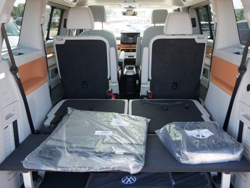 New 2025 Volkswagen ID. Buzz Pro S Plus image 6