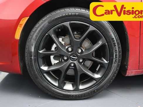 Used 2025 Chrysler Pacifica Limited image 9