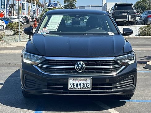 Used 2023 Volkswagen Jetta SE FWD image 9