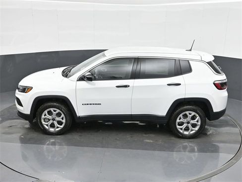 Used 2025 Jeep Compass Sport image 35