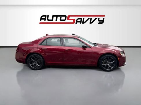 Used 2022 Chrysler 300 Touring w/ Sport Appearance Package RWD image 8