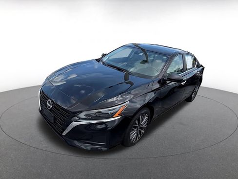 Used 2025 Nissan Altima 2.5 SV FWD image 7