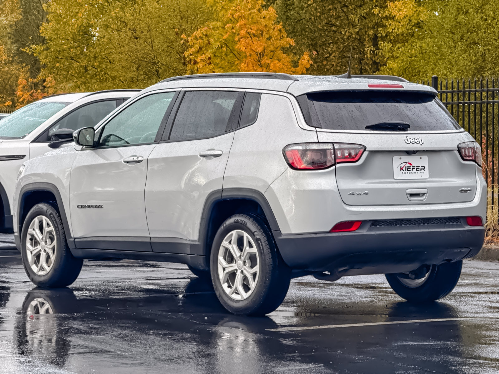 Used 2024 Jeep Compass Latitude AWD/4WD image 5