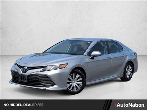Used 2020 Toyota Camry LE FWD image 1