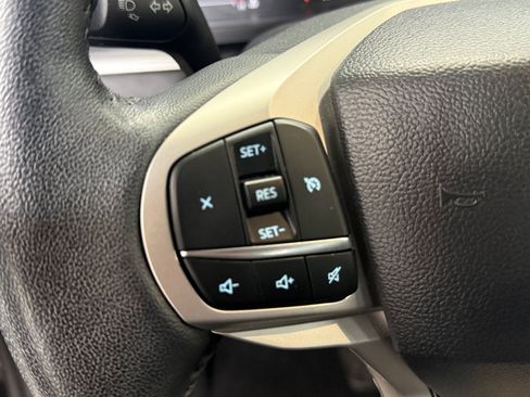 Used 2023 Ford Explorer XLT w/ Equipment Group 202A AWD/4WD image 17