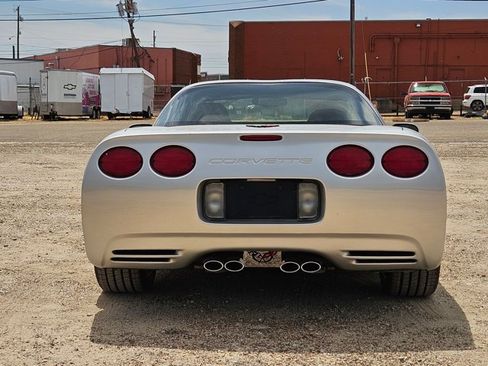 Used 2001 Chevrolet Corvette Coupe RWD image 6