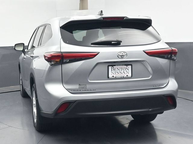 Used 2023 Toyota Highlander LE AWD/4WD image 41