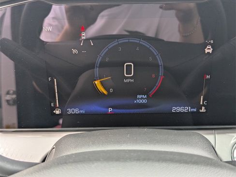 Used 2025 Chevrolet Trax LT image 12