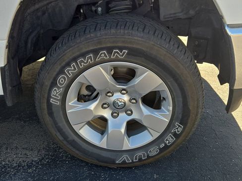 Used 2019 RAM 1500 Big Horn AWD/4WD image 5