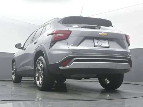 Used 2025 Chevrolet Trax LT w/ LT Convenience Package FWD image 51