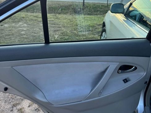 Used 2010 Toyota Camry LE image 17