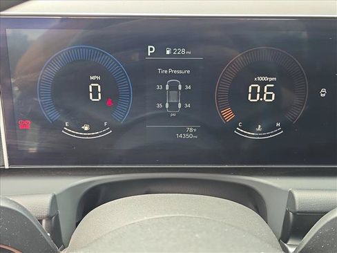 Used 2025 Hyundai Santa Cruz SE FWD image 11