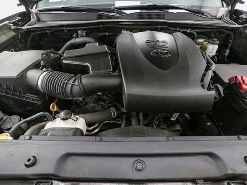 Used 2017 Toyota Tacoma Limited image 14