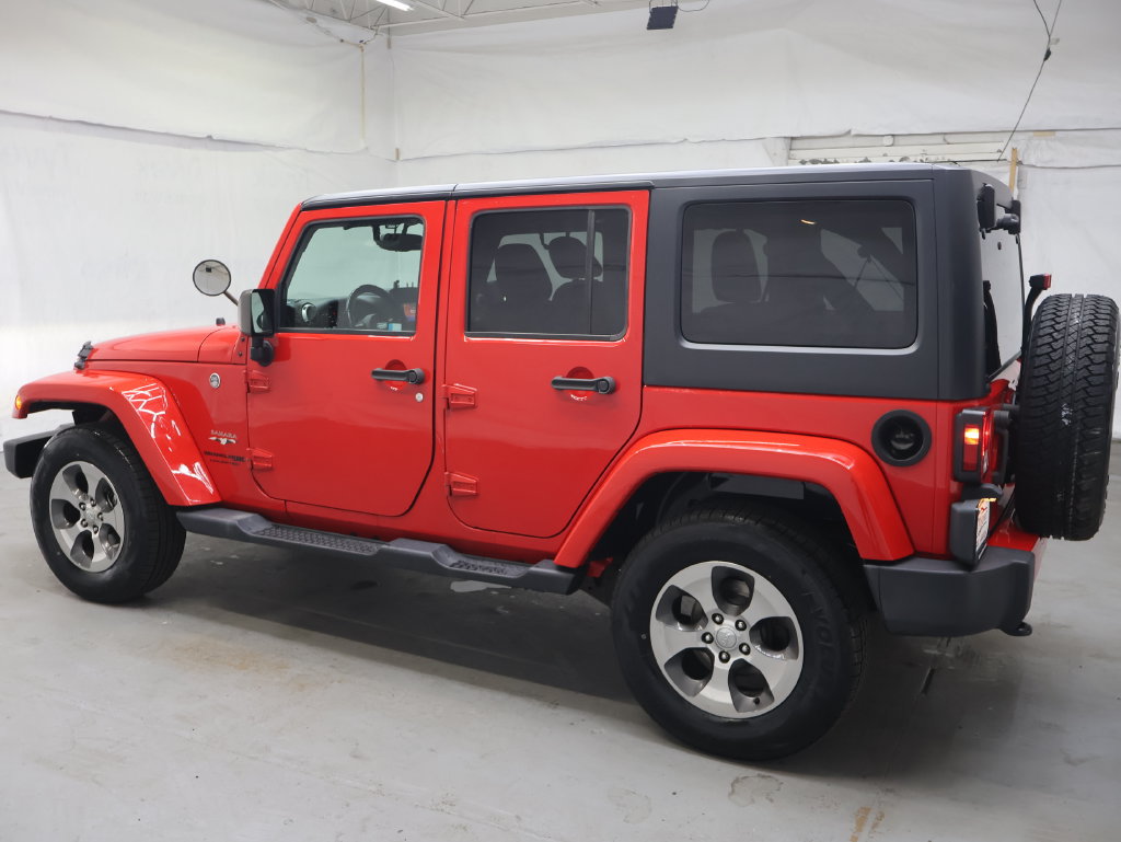 Used 2018 Jeep Wrangler Unlimited Sahara w/ Connectivity Group AWD/4WD image 4