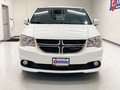 Used 2017 Dodge Grand Caravan SXT image 3