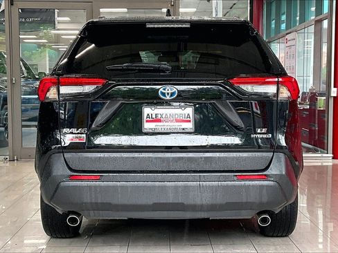Used 2024 Toyota RAV4 LE AWD/4WD image 4