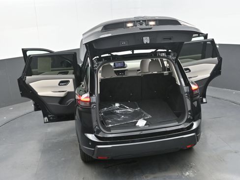 Used 2025 Nissan Rogue SV FWD image 40