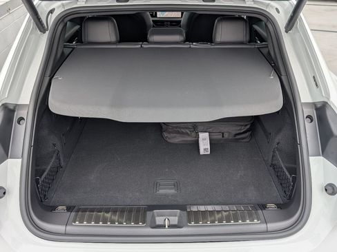 Used 2025 Porsche Macan Electric RWD image 12