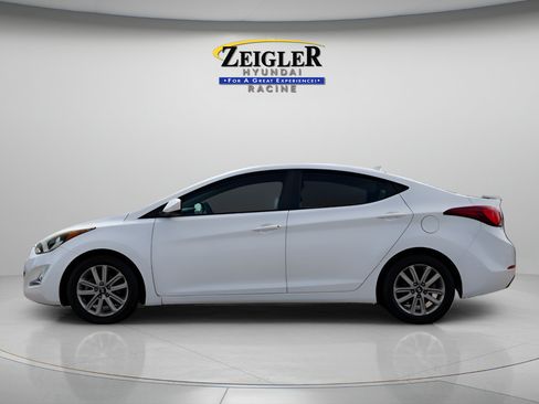 Used 2016 Hyundai Elantra SE w/ Option Group 02 FWD image 4