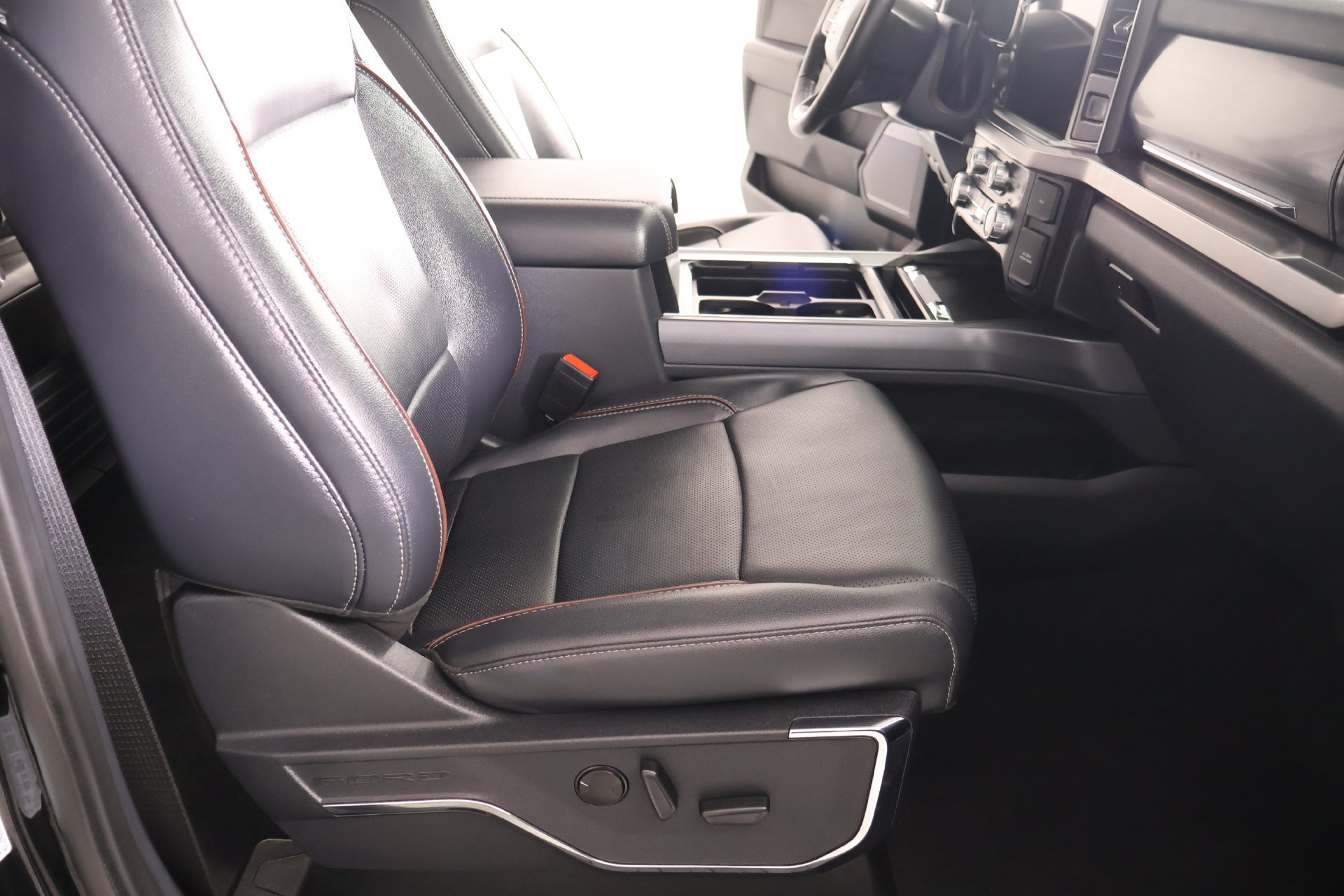 Used 2023 Ford F350 Lariat w/ Lariat Ultimate Package AWD/4WD image 14
