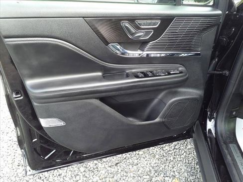 Used 2021 Lincoln Corsair AWD w/ Equipment Group 101A image 11