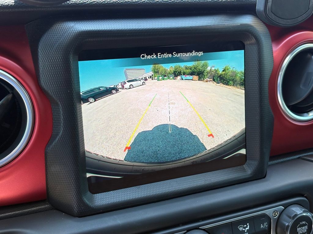 Used 2022 Jeep Wrangler Unlimited Rubicon w/ LED Lighting Group AWD/4WD image 33