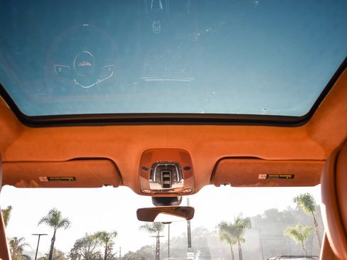 Used 2023 Bentley Bentayga Azure image 18