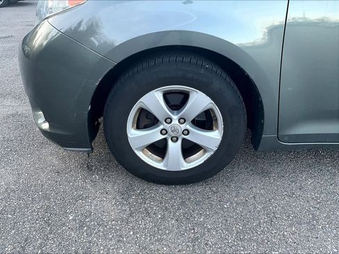 Used 2011 Toyota Sienna LE w/ Towing Pkg image 4